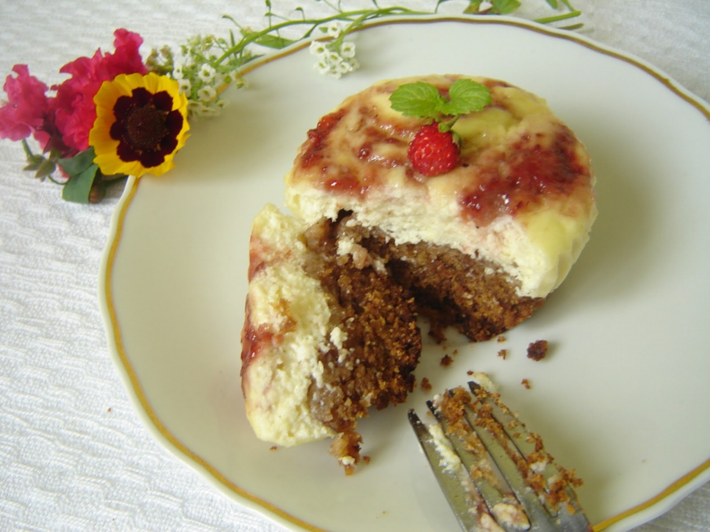 Briose cu biscuiti graham si branza