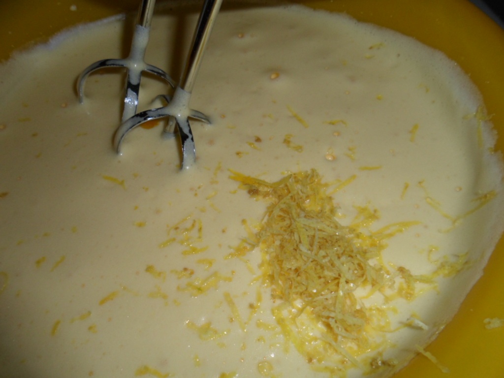 Prajitura cu fructe de padure si bezea