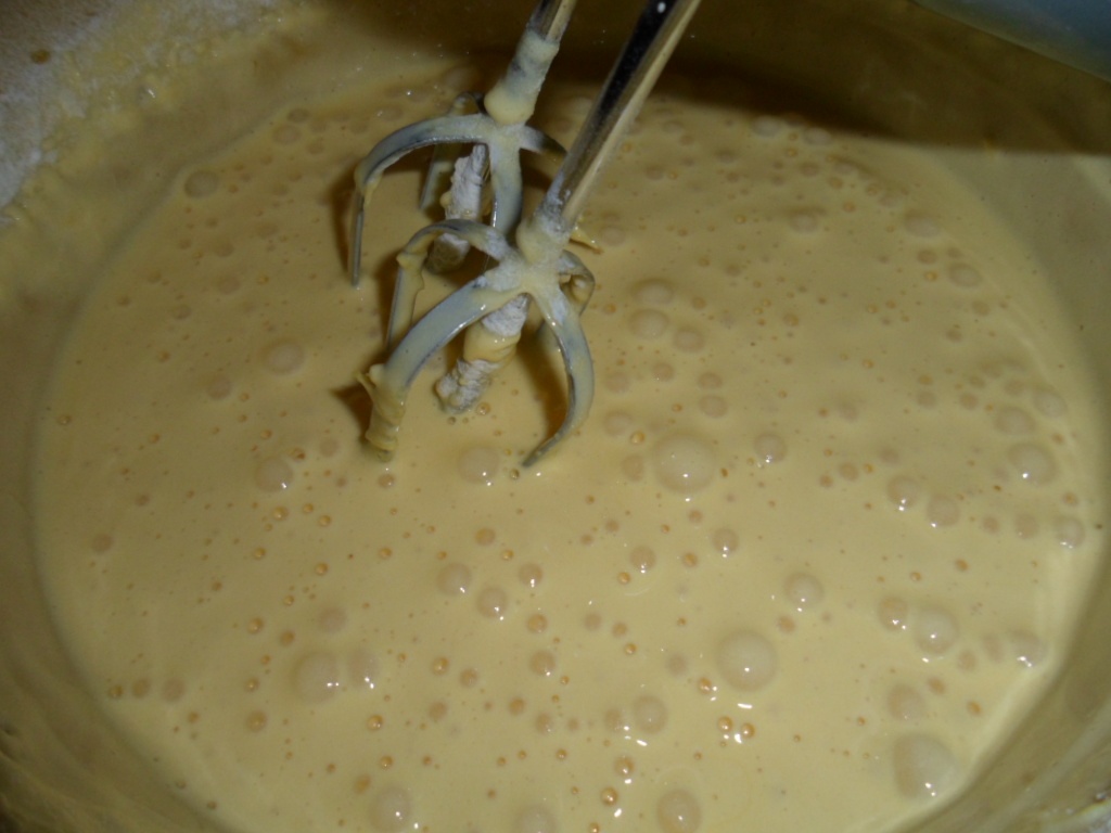 Prajitura cu fructe de padure si bezea