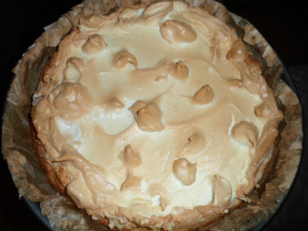 Prajitura cu fructe de padure si bezea