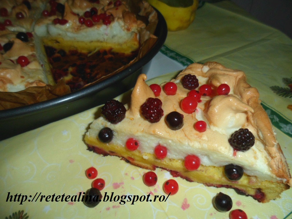 Prajitura cu fructe de padure si bezea