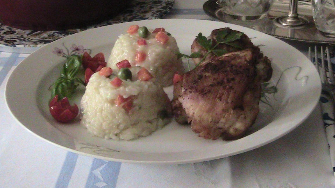 Pui la cuptor cu garnitura de orez