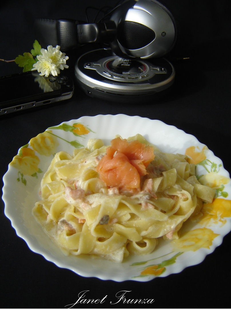 Fettuccine cu somon afumat