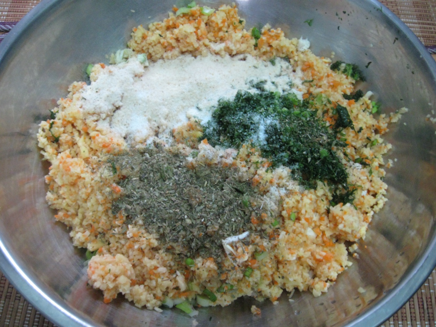 Chiftelute rapide din legume crude  - de post (reteta casei)