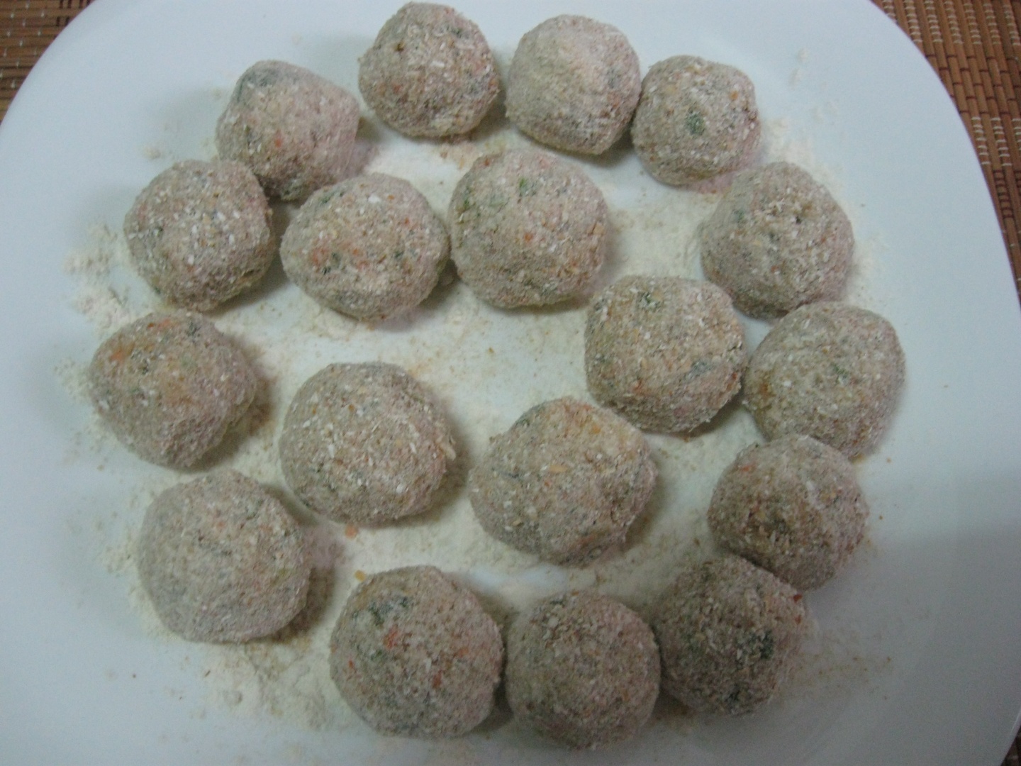 Chiftelute rapide din legume crude  - de post (reteta casei)