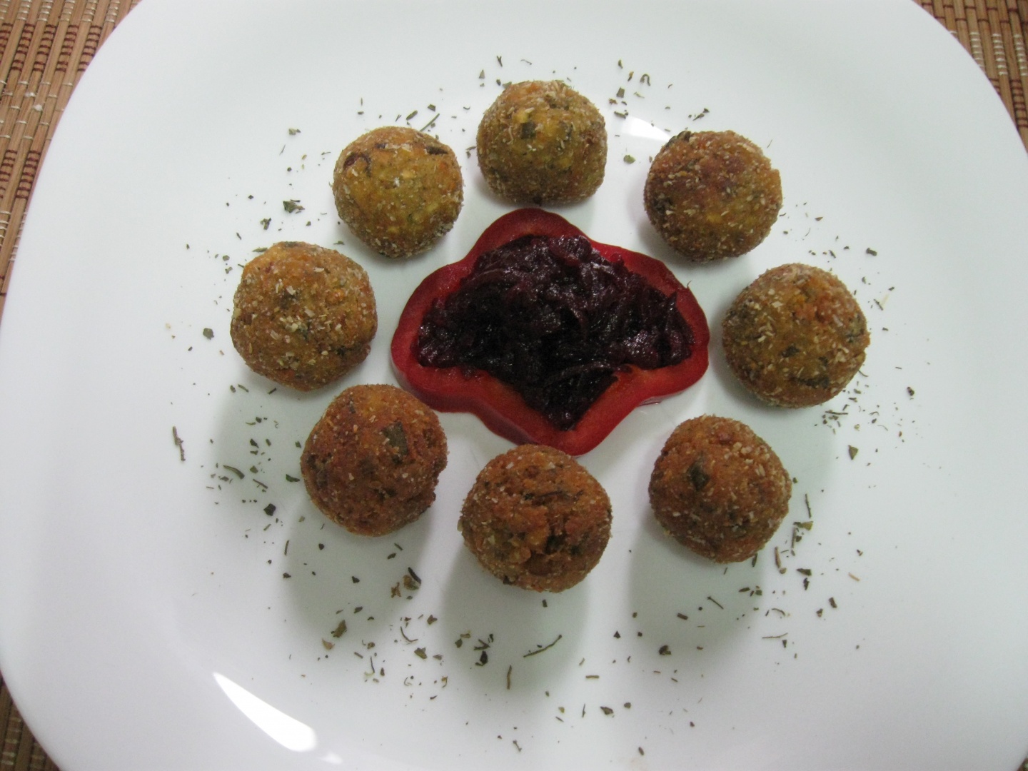 Chiftelute rapide din legume crude  - de post (reteta casei)