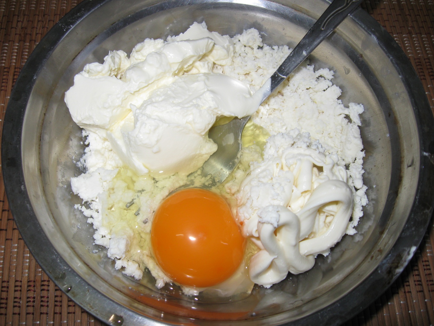 Budinca de spaghete cu branza la Philips multicooker