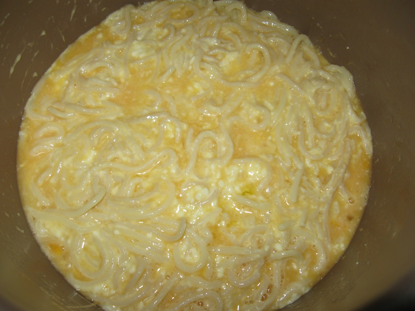 Budinca de spaghete cu branza la Philips multicooker