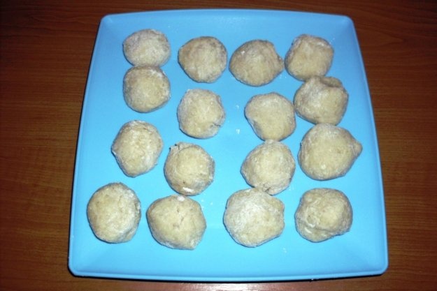 Chiftele de cartofi cu branza