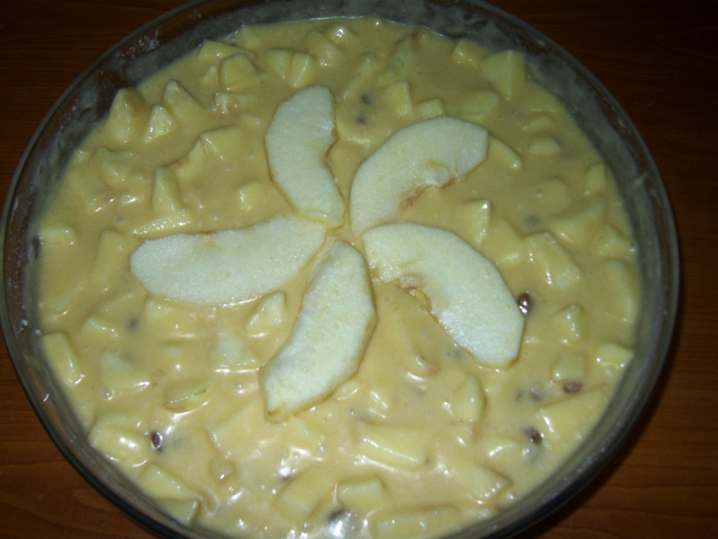 Prajitura cu mere si stafide