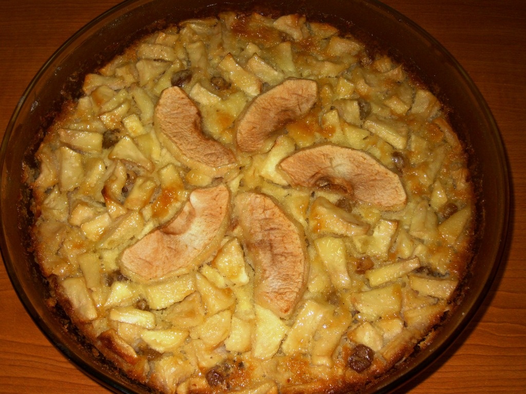 Prajitura cu mere si stafide