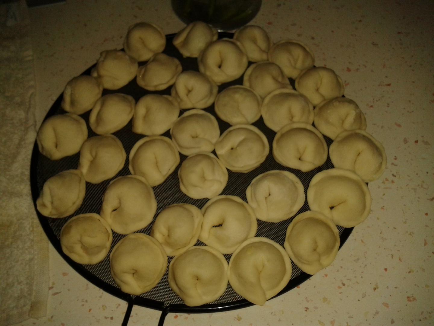 Coltunasi umpluti cu cartofi  si ceapa – reteta usoara, simpla si delicioasa