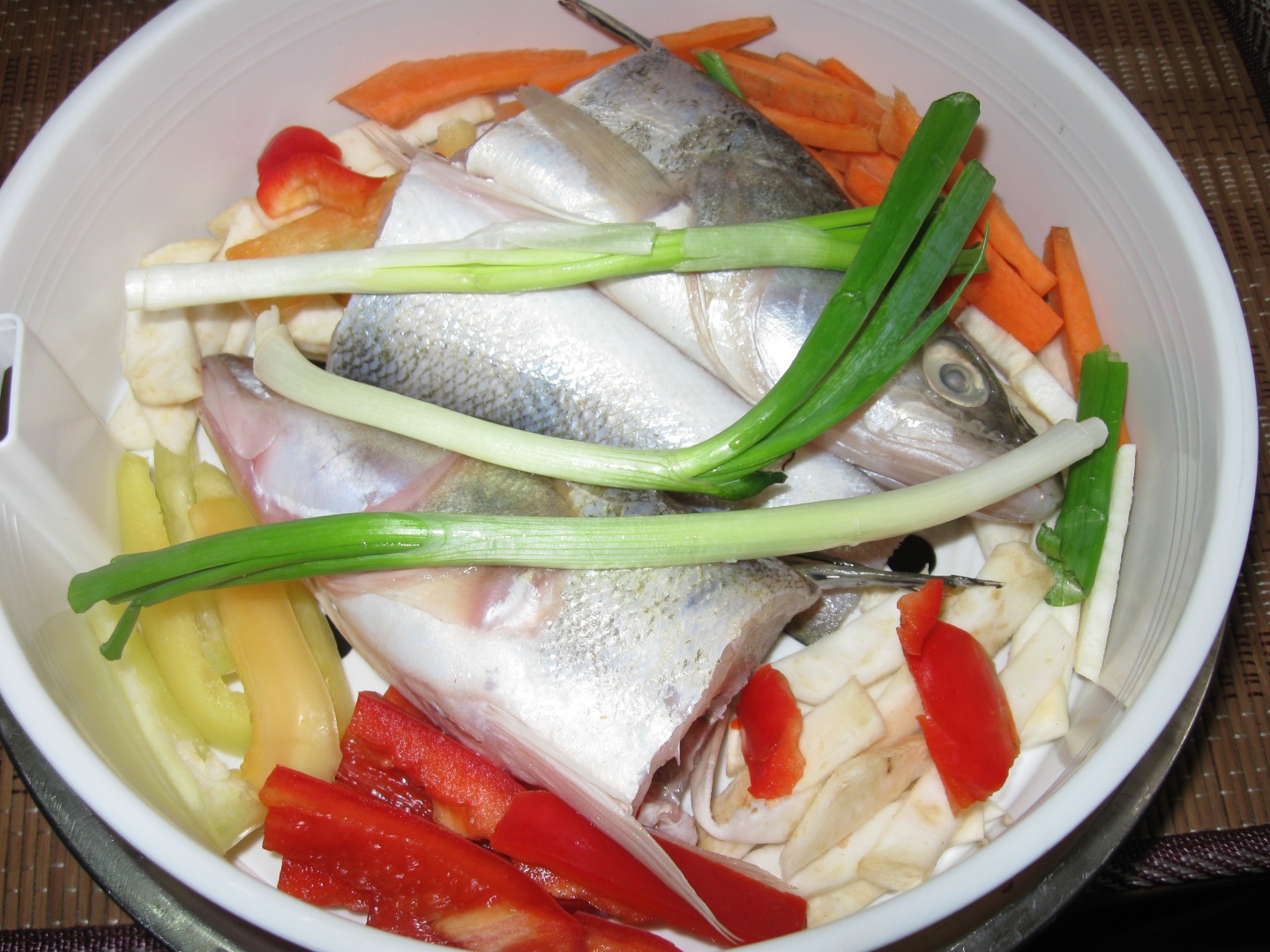 Salau fiert cu legume la Philips multicooker