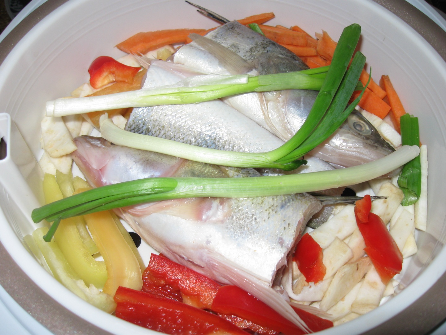 Salau fiert cu legume la Philips multicooker