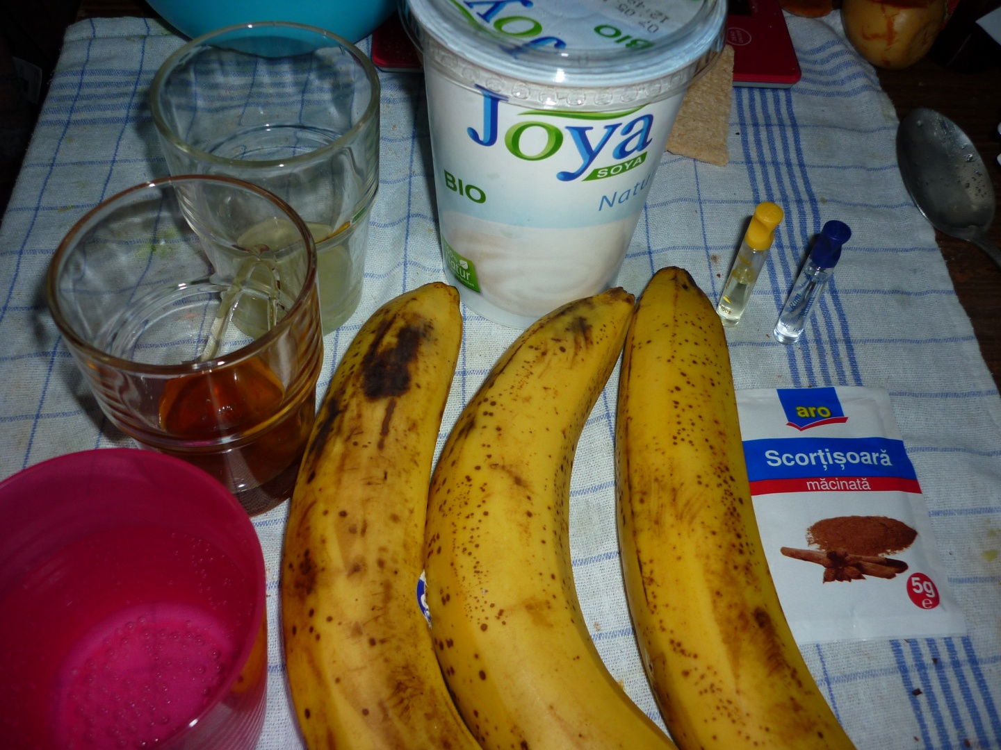 Shake aromat de banane cu iaurt din soia si scortisoara