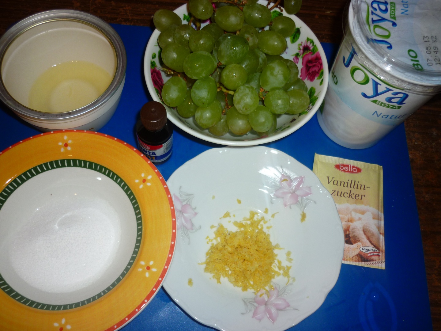 Crema cu iaurt din soia si struguri