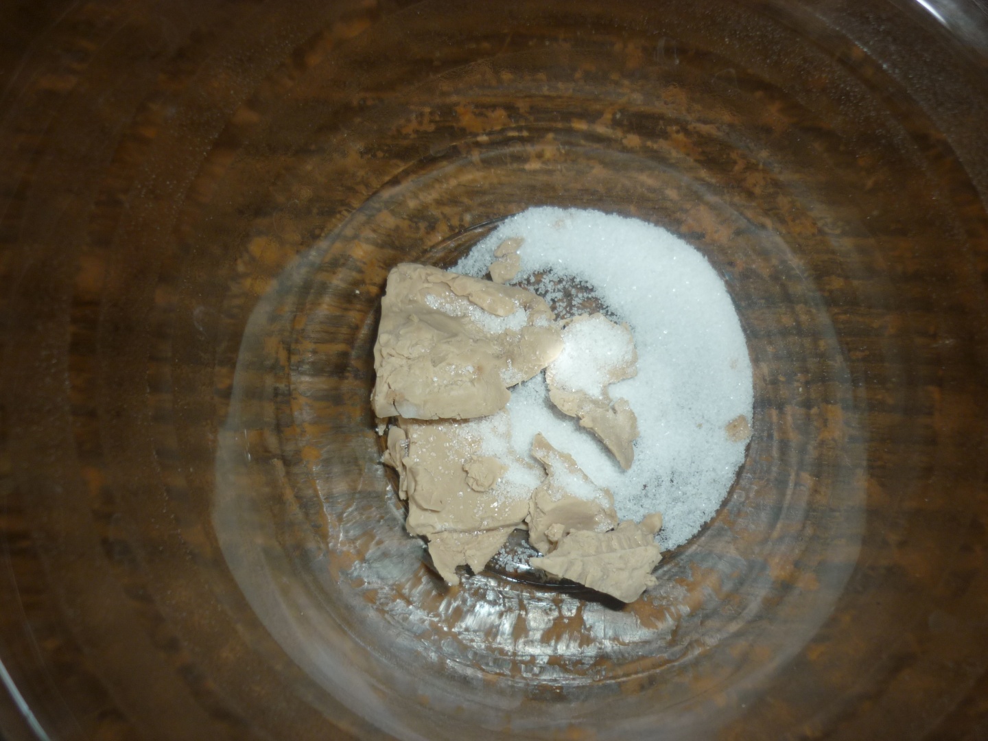 Pizza cu sunca, salam si branza