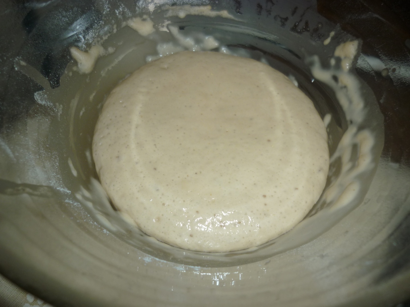 Pizza cu sunca, salam si branza