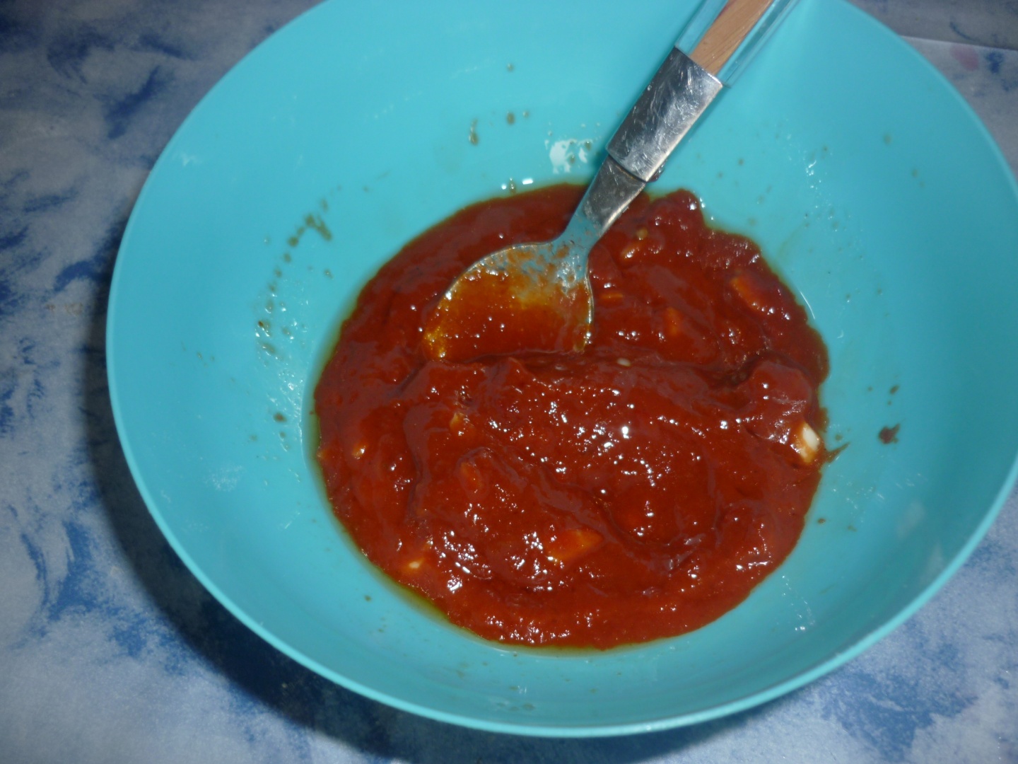 Pizza cu sunca, salam si branza