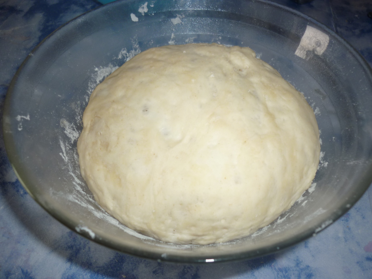 Pizza cu sunca, salam si branza