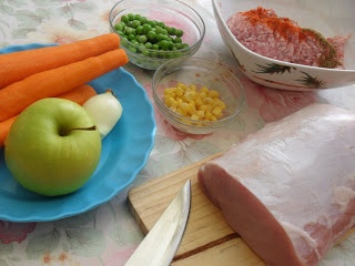 Cotlet umplut cu garnitura de fasole verde, ciuperci si porumb