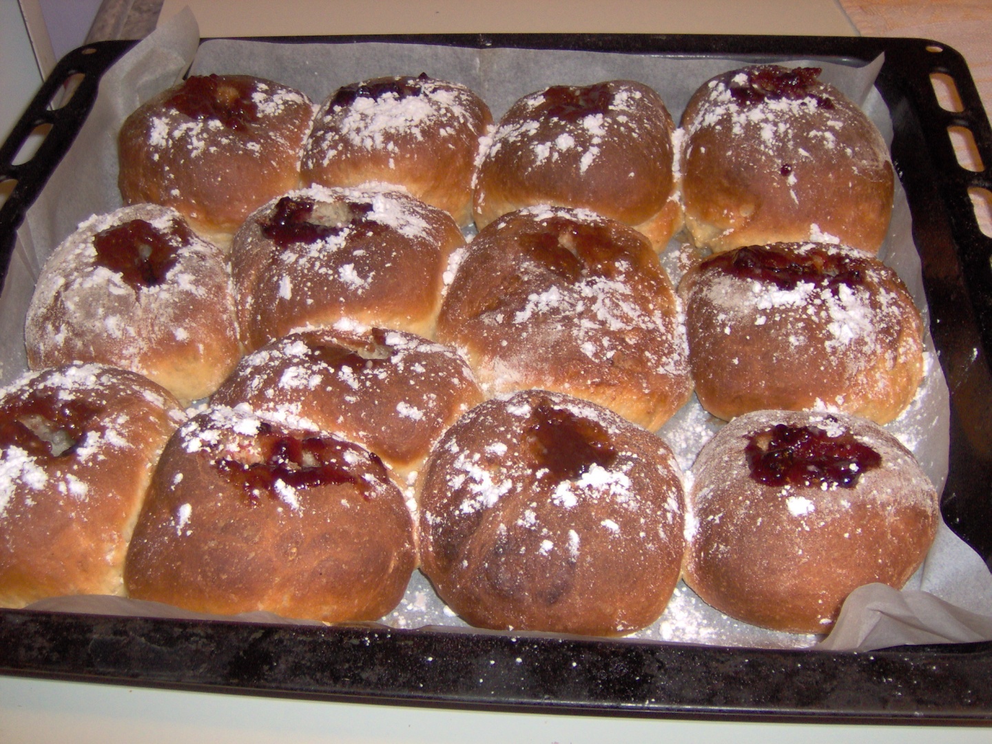 Gogosi coapte umplute cu dulceata