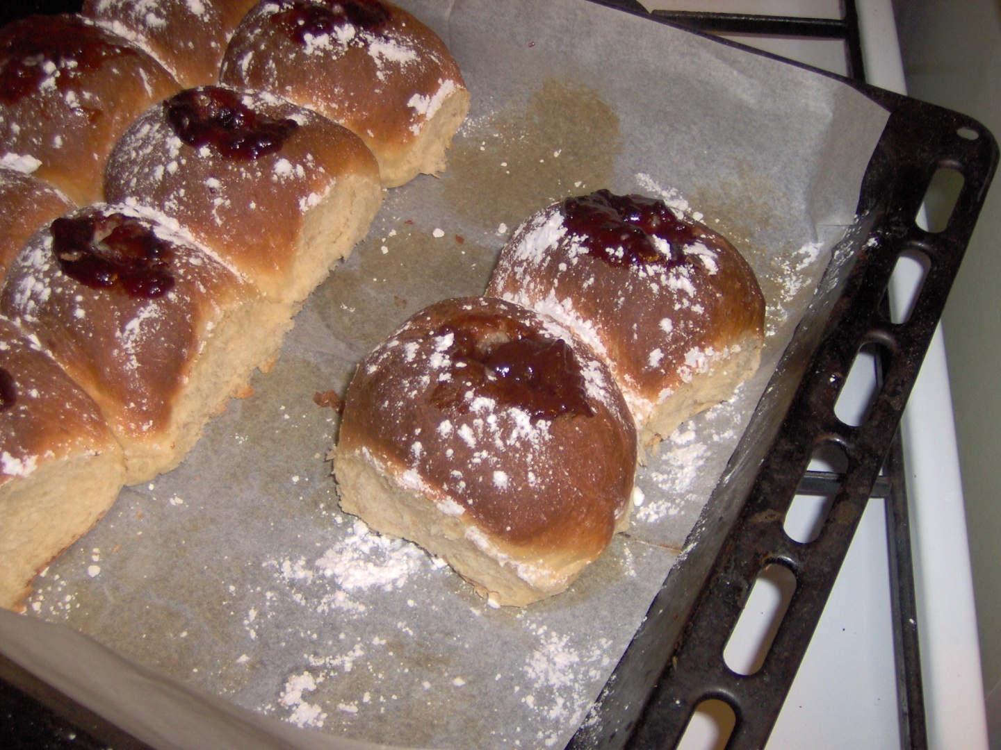 Gogosi coapte umplute cu dulceata