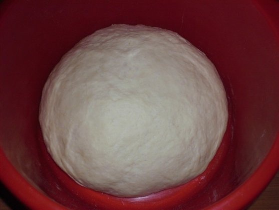 Chifle pufoase cu branza topita