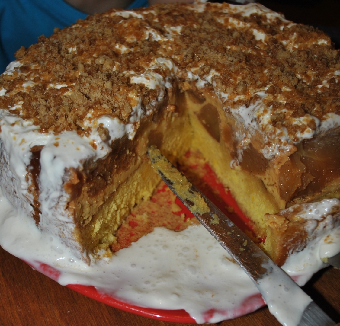 Tort cu mere si crema de zahar ars