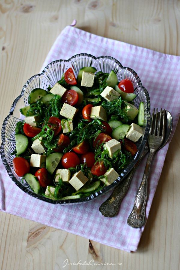 Salata de alge marine Wakame si tofu