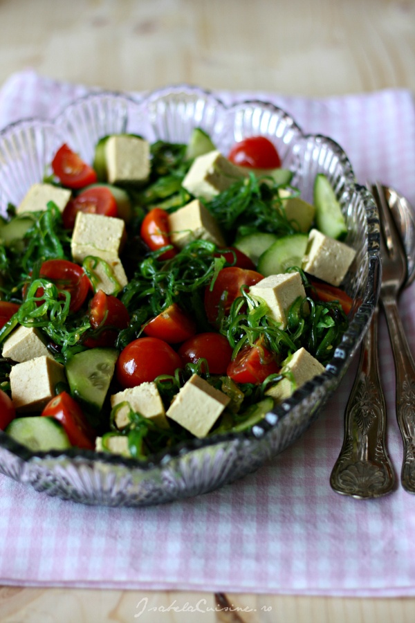 Salata de alge marine Wakame si tofu