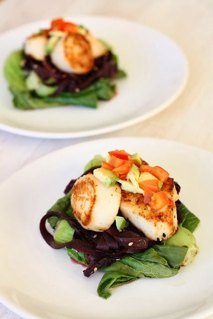 Scoici St. Jacques cu salata de morcovi mov si pak choi