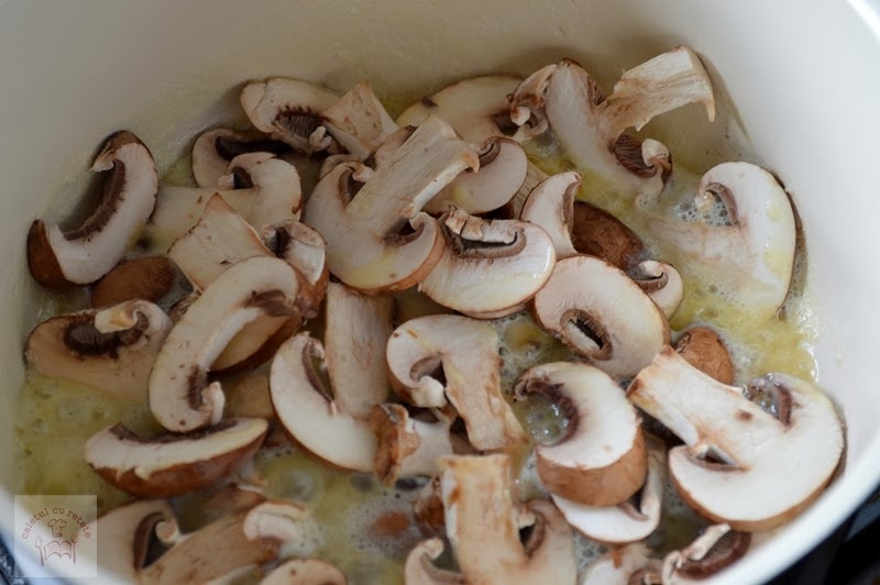 File de halibut in sos de ciuperci