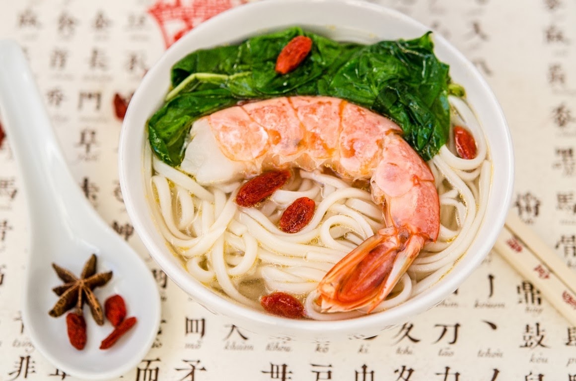 Supa chinezeasca de creveti cu taitei