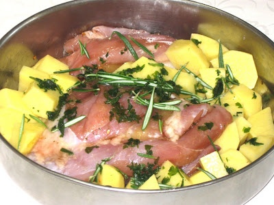 Pulpa de curcan cu rozmarin si sos de merisoare