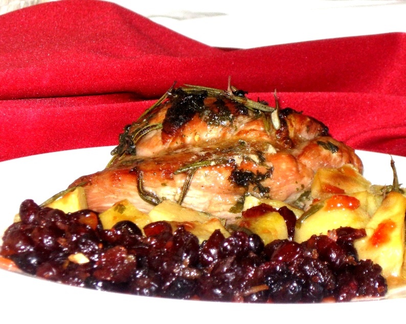 Pulpa de curcan cu rozmarin si sos de merisoare