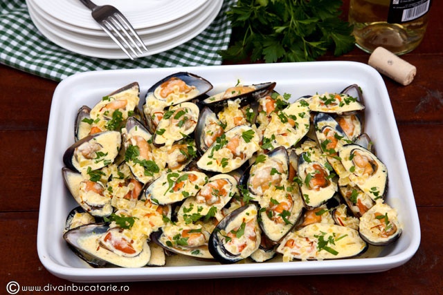 Midii in sos de vin si sofran