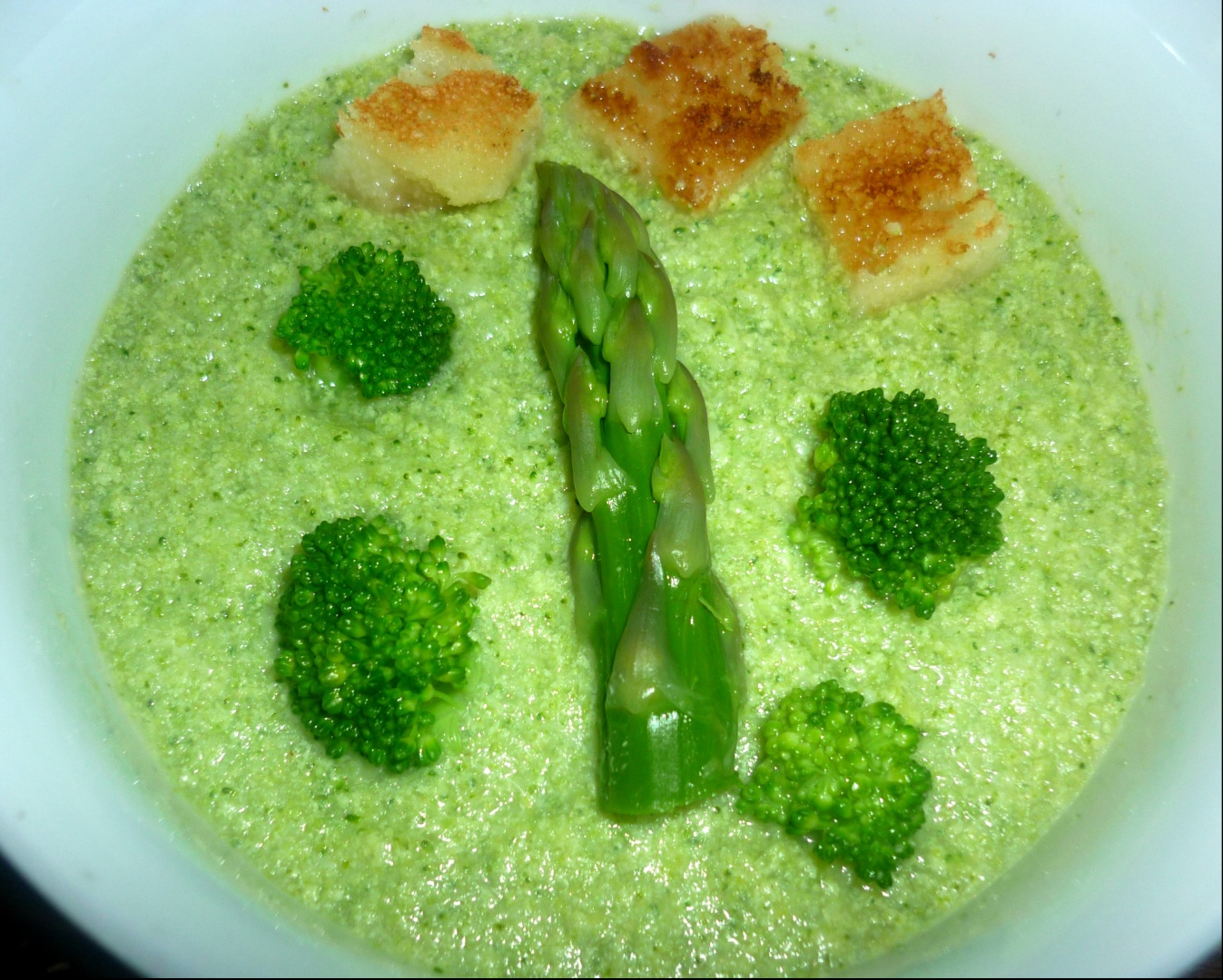 Supa crema de broccoli si sparanghel verde