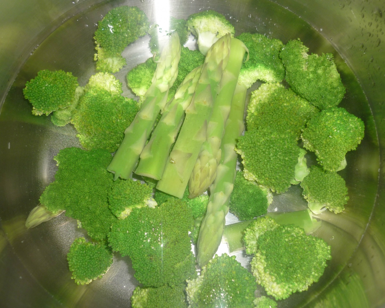 Supa crema de broccoli si sparanghel verde