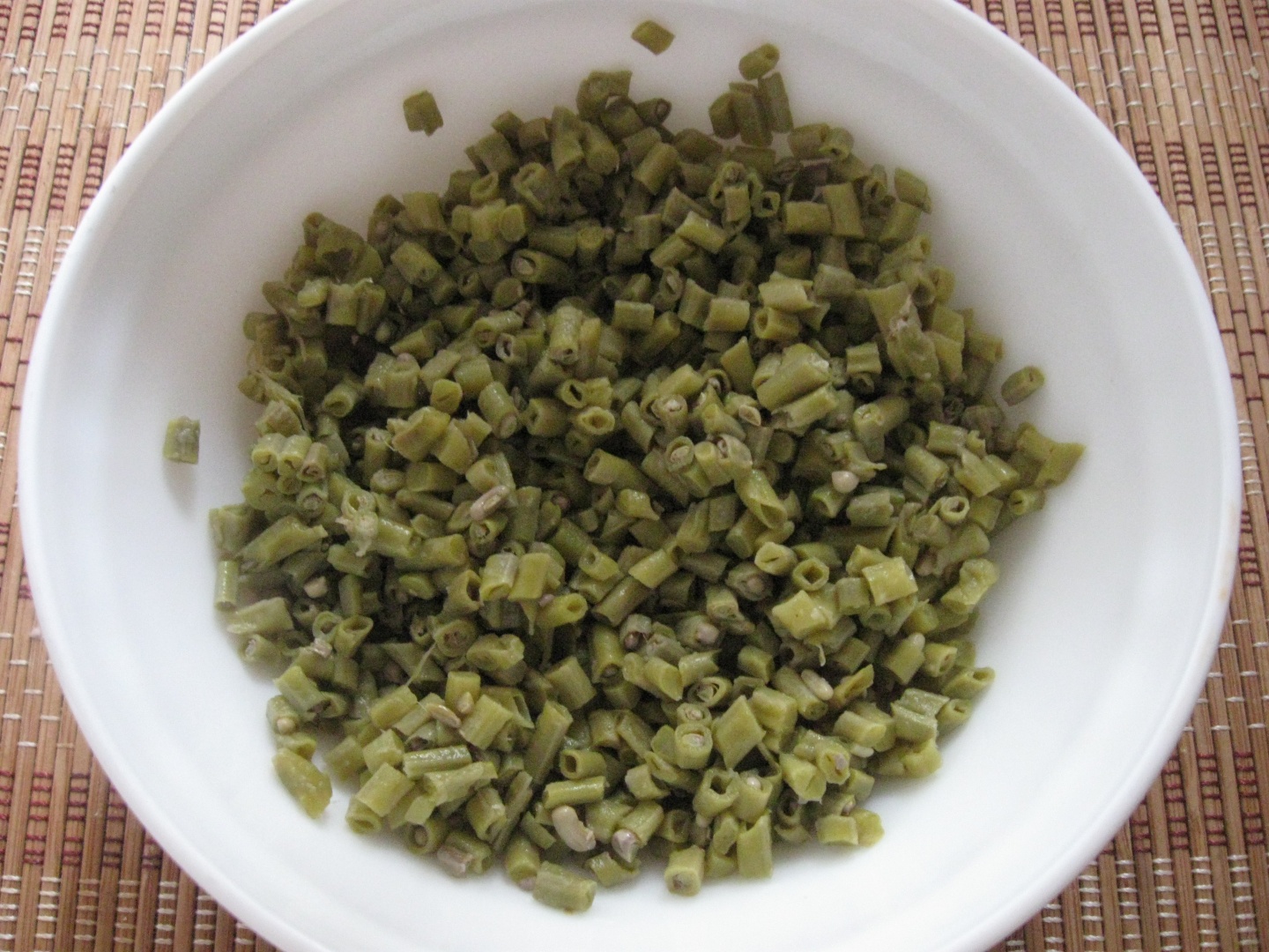 Salata de fasole verde cu usturoi, hrean si maioneza de post - Philips multicooker