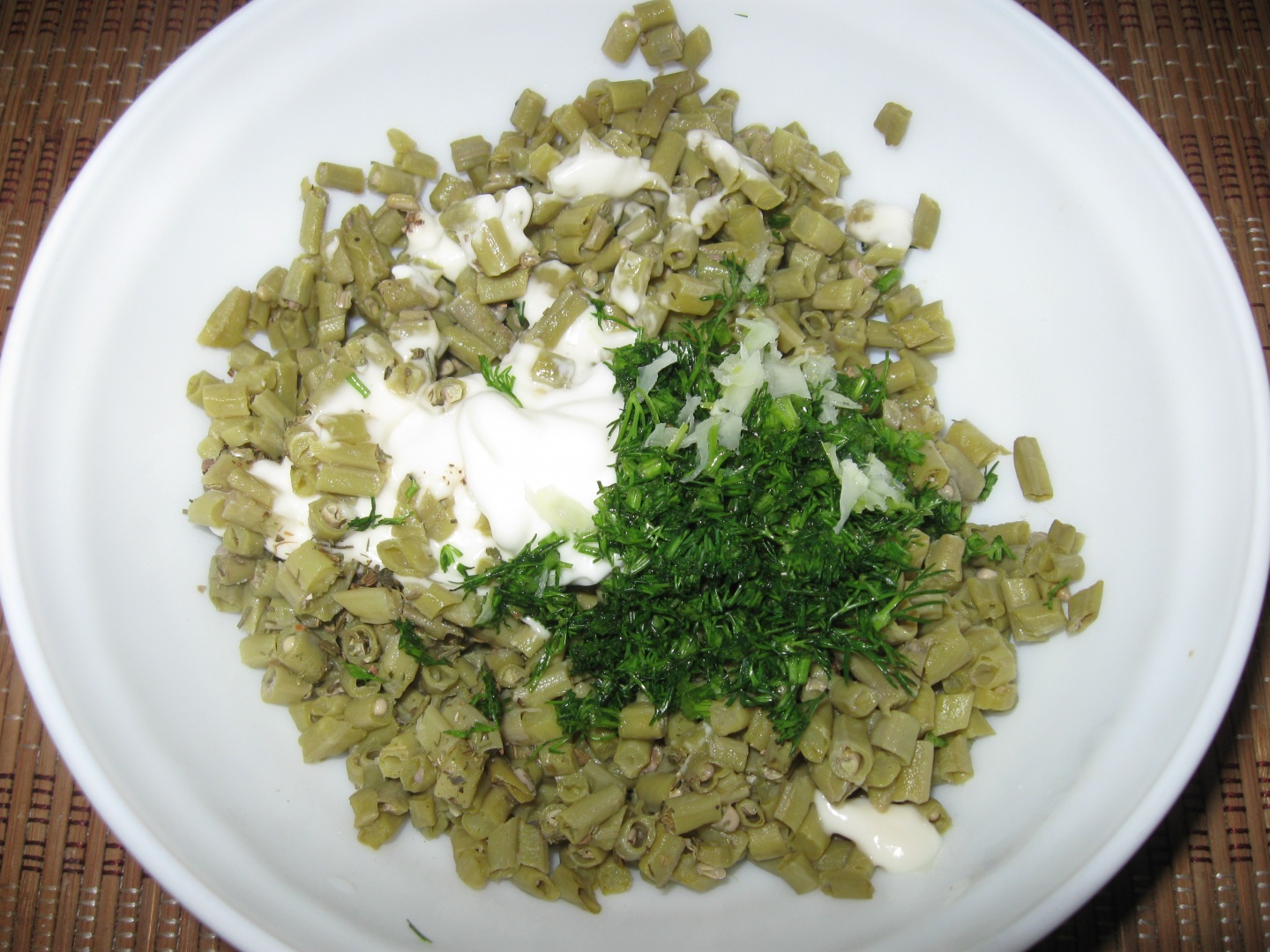 Salata de fasole verde cu usturoi, hrean si maioneza de post - Philips multicooker