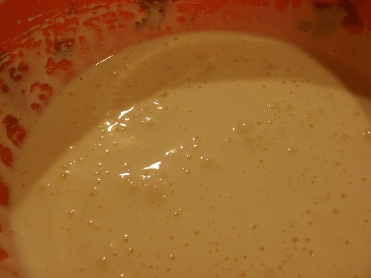 Tort cu cremă mascarpone și sos de fructe