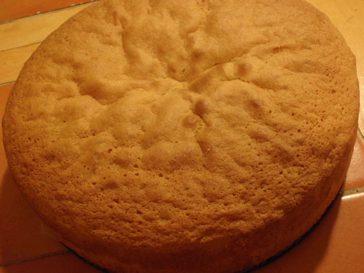 Tort cu cremă mascarpone și sos de fructe