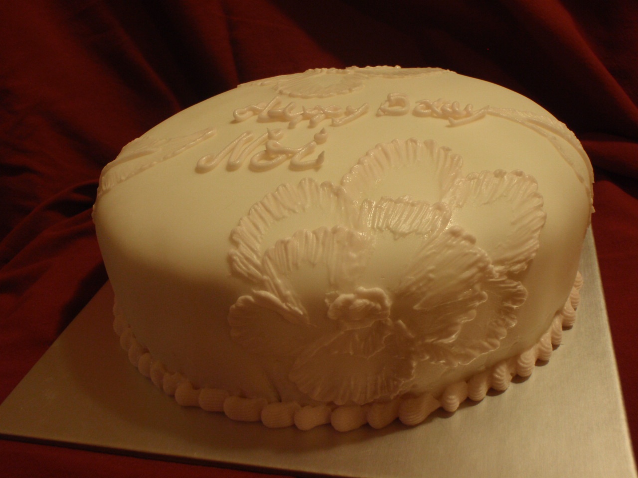 Tort cu cremă mascarpone și sos de fructe