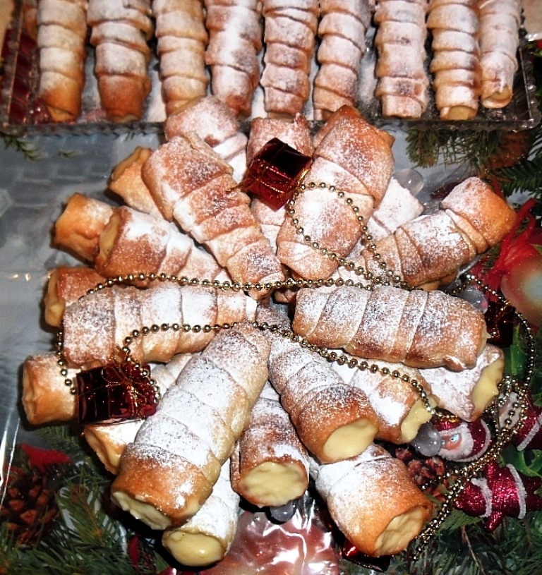 Rulouri cu crema de vanilie