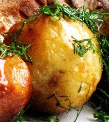 Ceafa de porc la gratar cu garnitura de cartofi noi