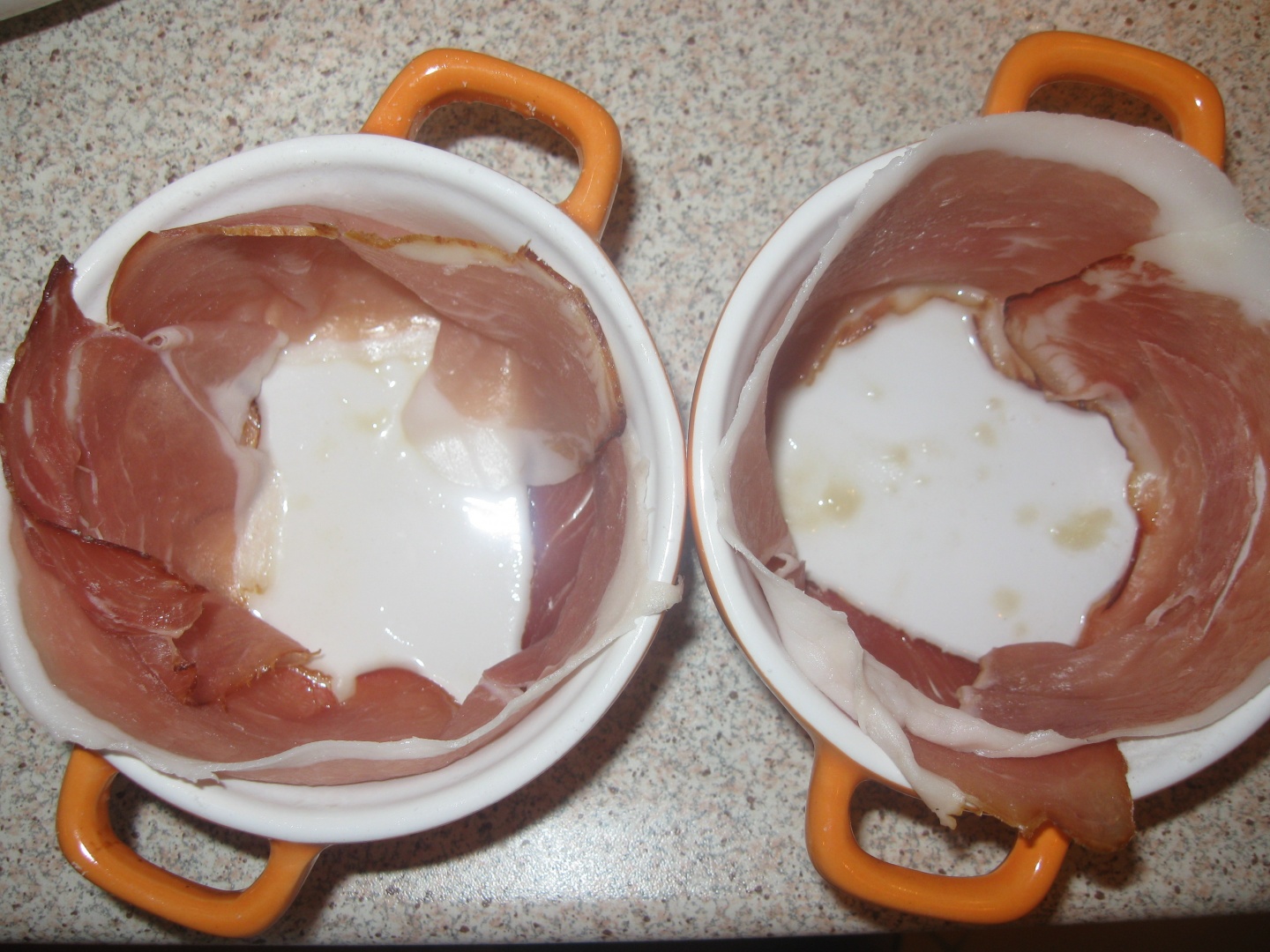 Mini-budinci imbracate in prosciutto