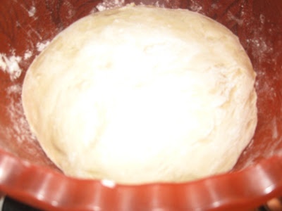 Cornuri cu dulceata de capsuni si nuca de cocos