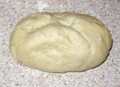 Cornuri cu dulceata de capsuni si nuca de cocos