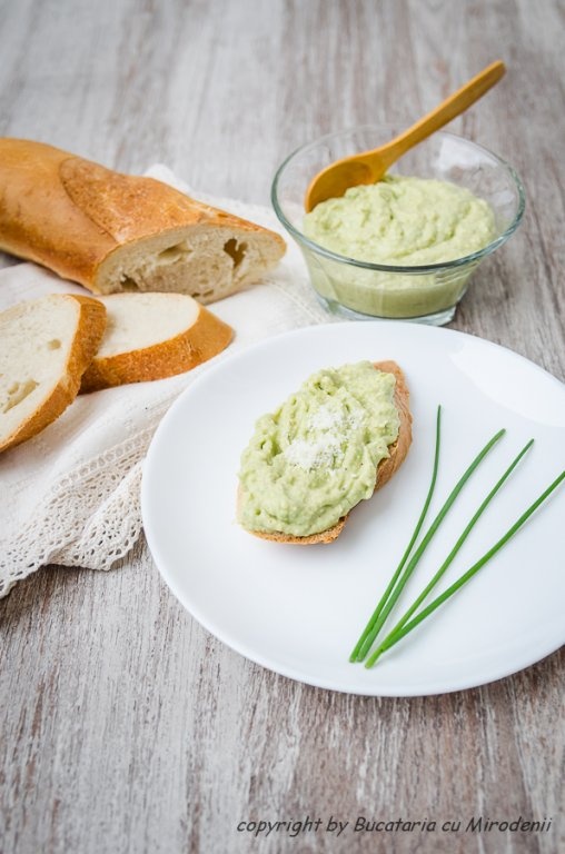 Crema avocado cu parmezan